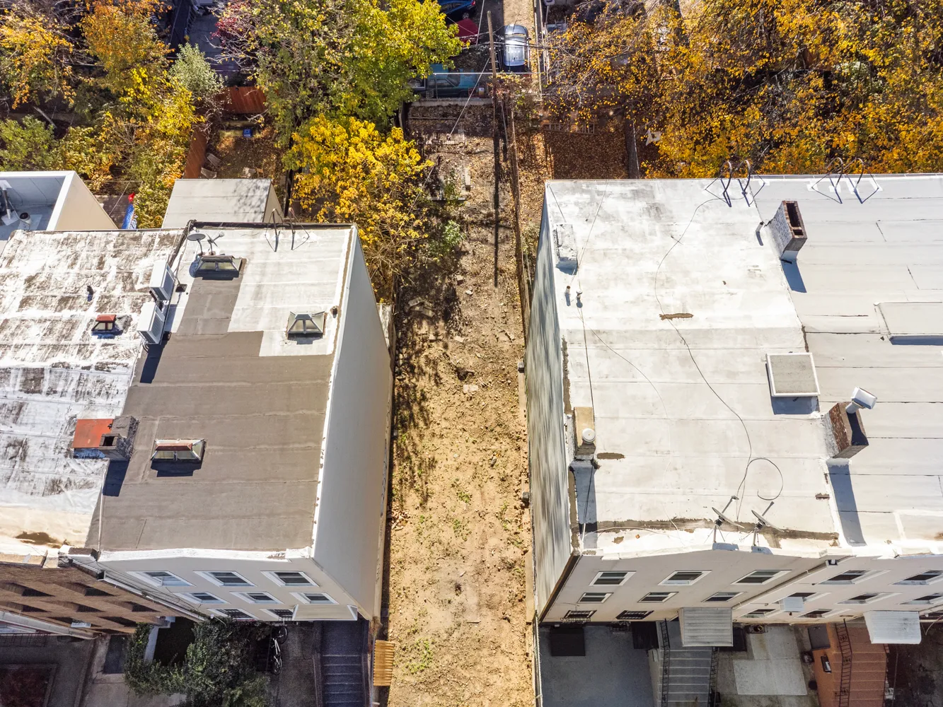 a view of a backyard of the house