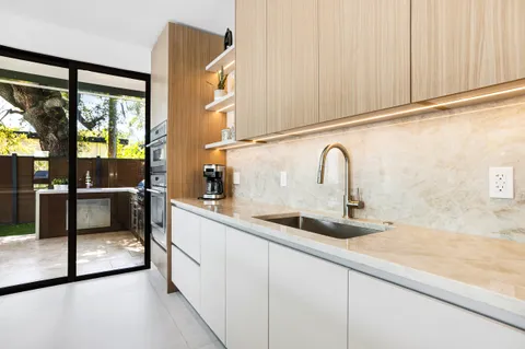 $2,850,000 | 300 Northeast 48th Street, Miami, FL 33137