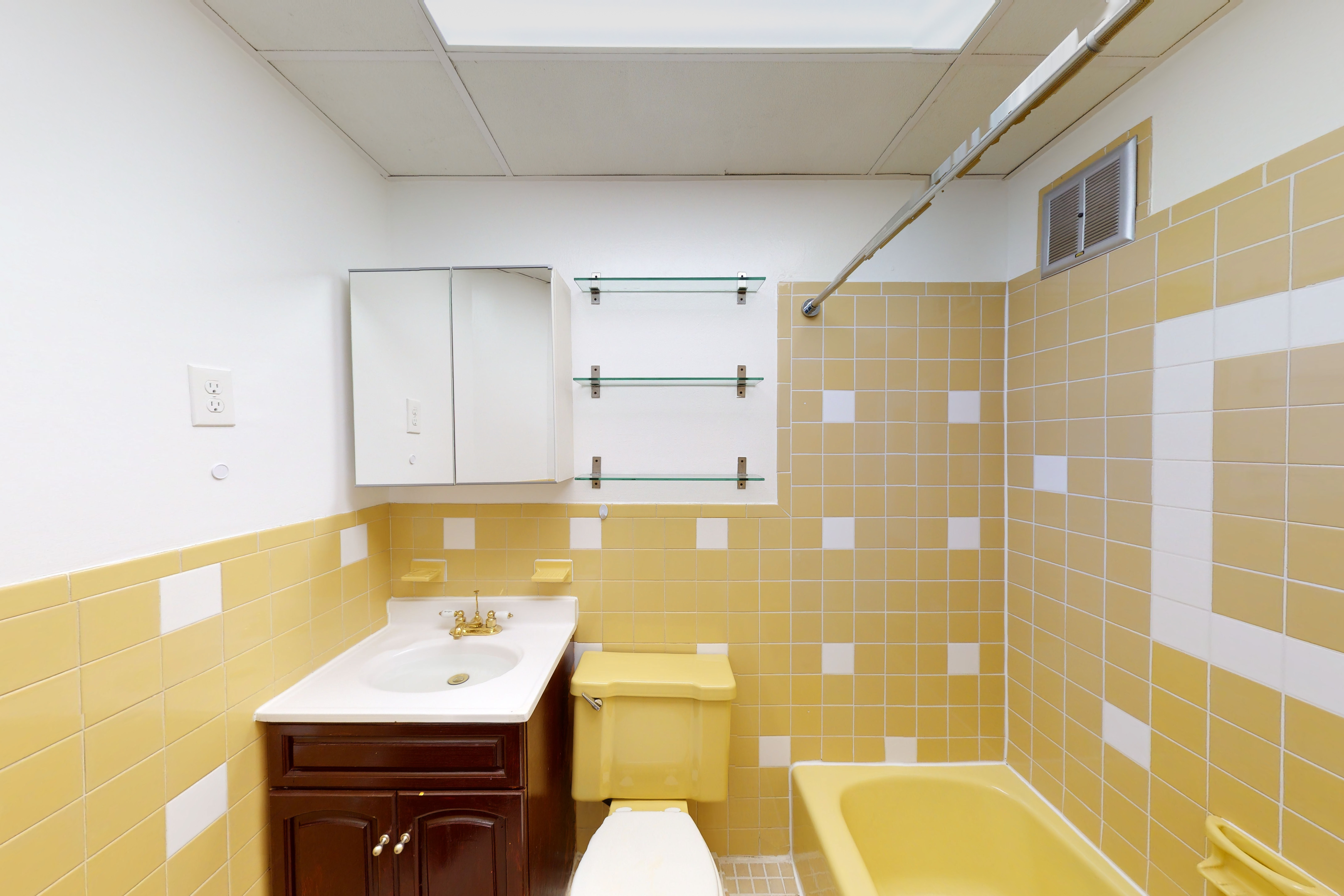 239 Withers Street, Unit 2 Brooklyn, NY 11211 - Photo 4 of 6 a bathroom with a bathtub sink and mirror