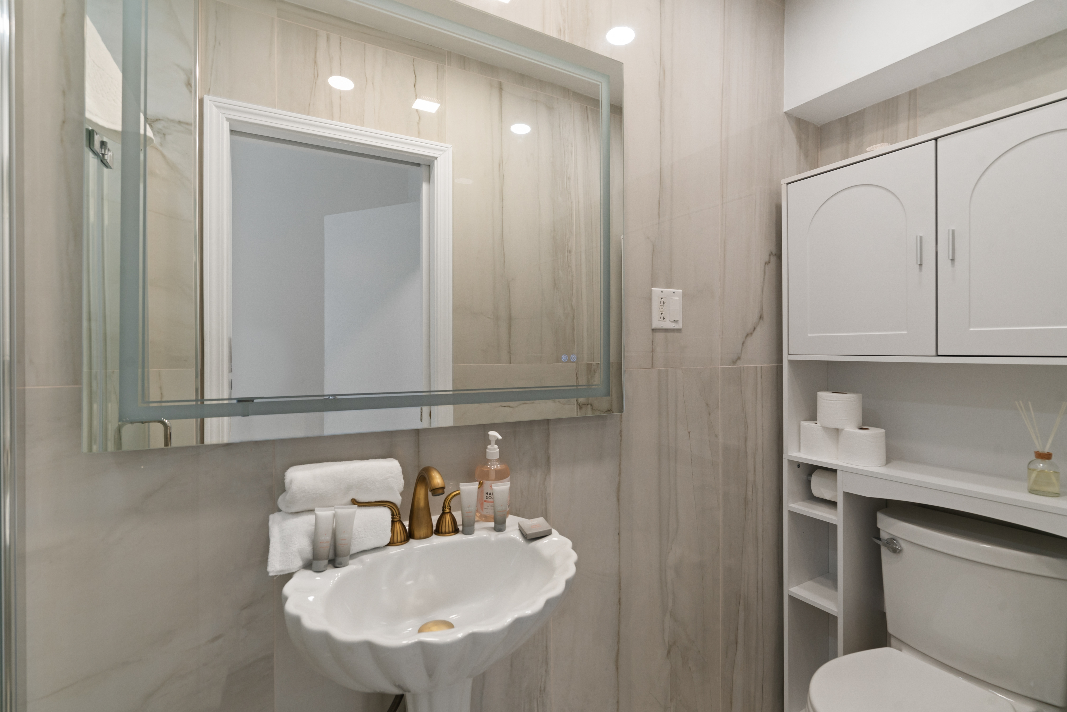 8832 Horner Street Los Angeles, CA 90035 - Photo 11 of 24 a bathroom with a sink toilet and mirror