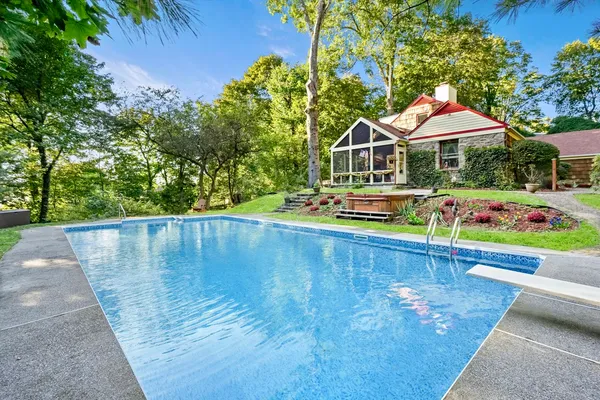 $1,175,000 | 55 Greenmeadow Road, Pleasantville, NY 10570