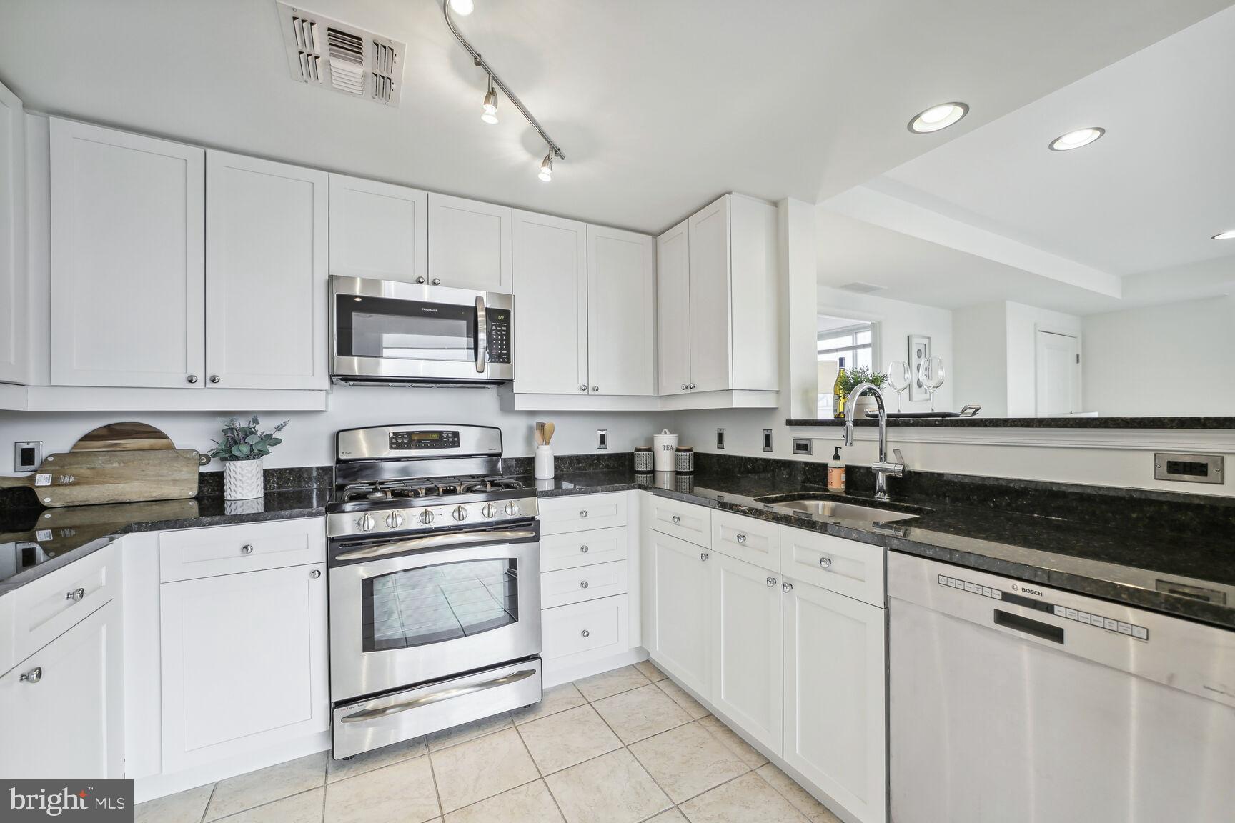 930 Wayne Avenue, Unit 1205 Silver Spring, MD 20910 - Photo 17 of 31