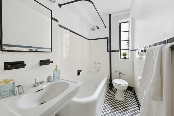 $399,000 | 140 East 40th Street, Unit 7J | Murray Hill