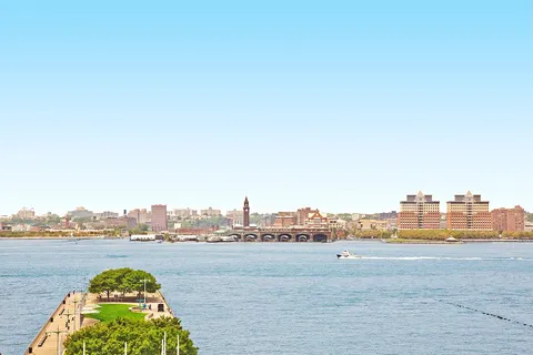 $6,000,000 | 296 West 10th Street, Unit 8S | West Village