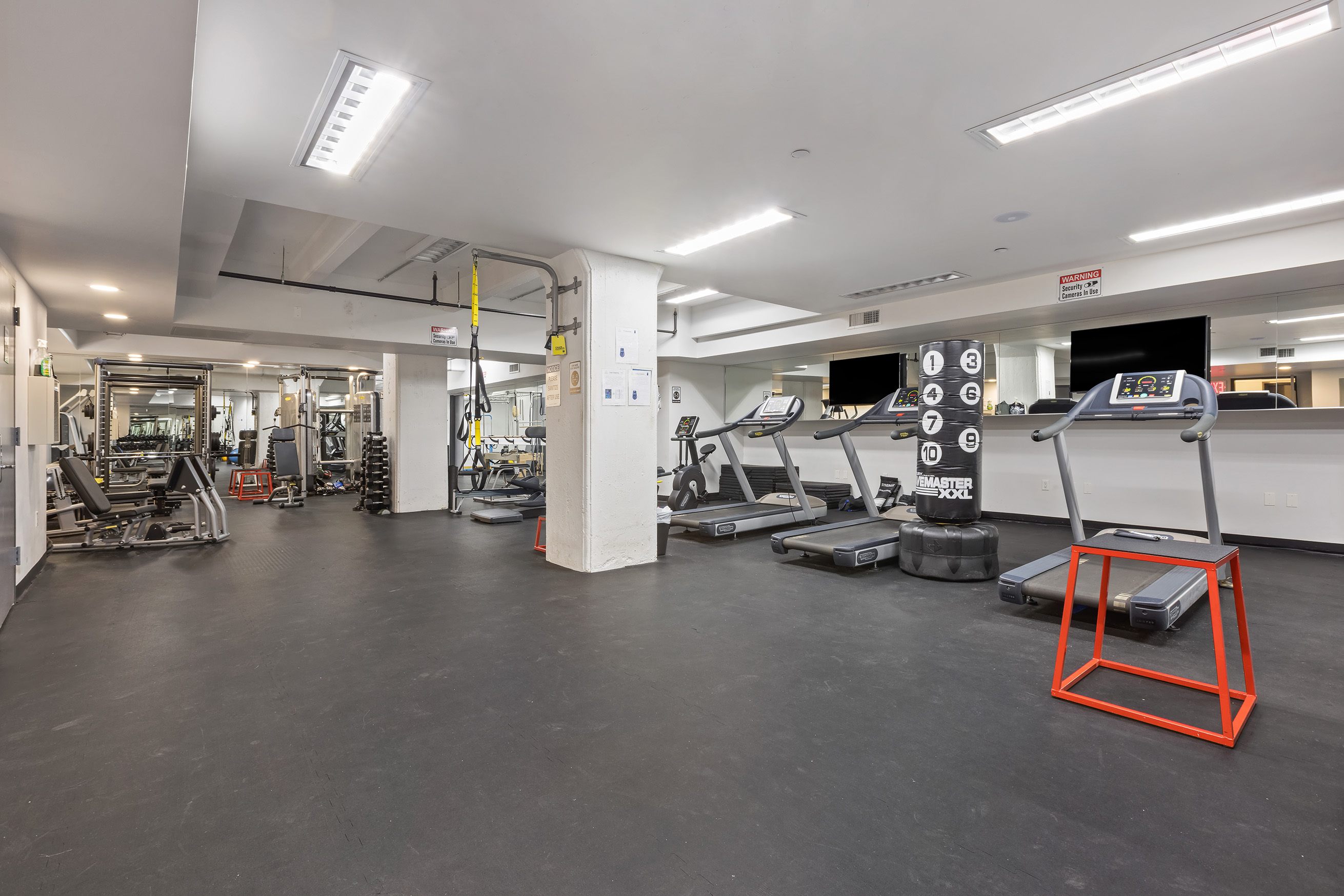 30 Main Street, Unit 3C Brooklyn, NY 11201 - Photo 16 of 18 a view of a room with gym equipment