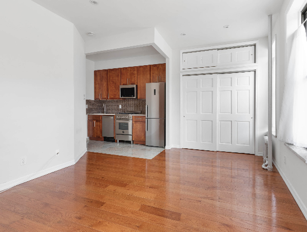 2 Bethune Street, Unit 1A Manhattan, NY 10014 - Photo 4 of 7