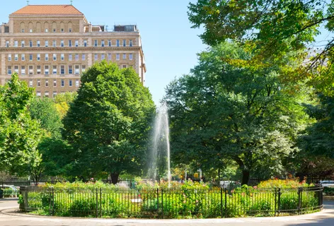 $975,000 | 200 East 16th Street, Unit 16L | Gramercy