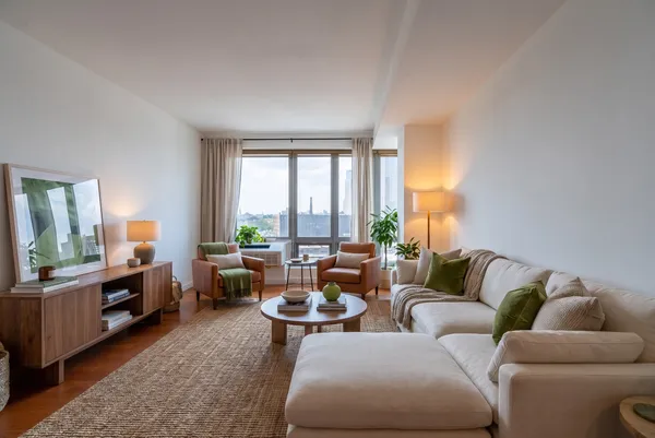 $4,250 | 5-49 Borden Avenue, Unit 8J | Long Island City