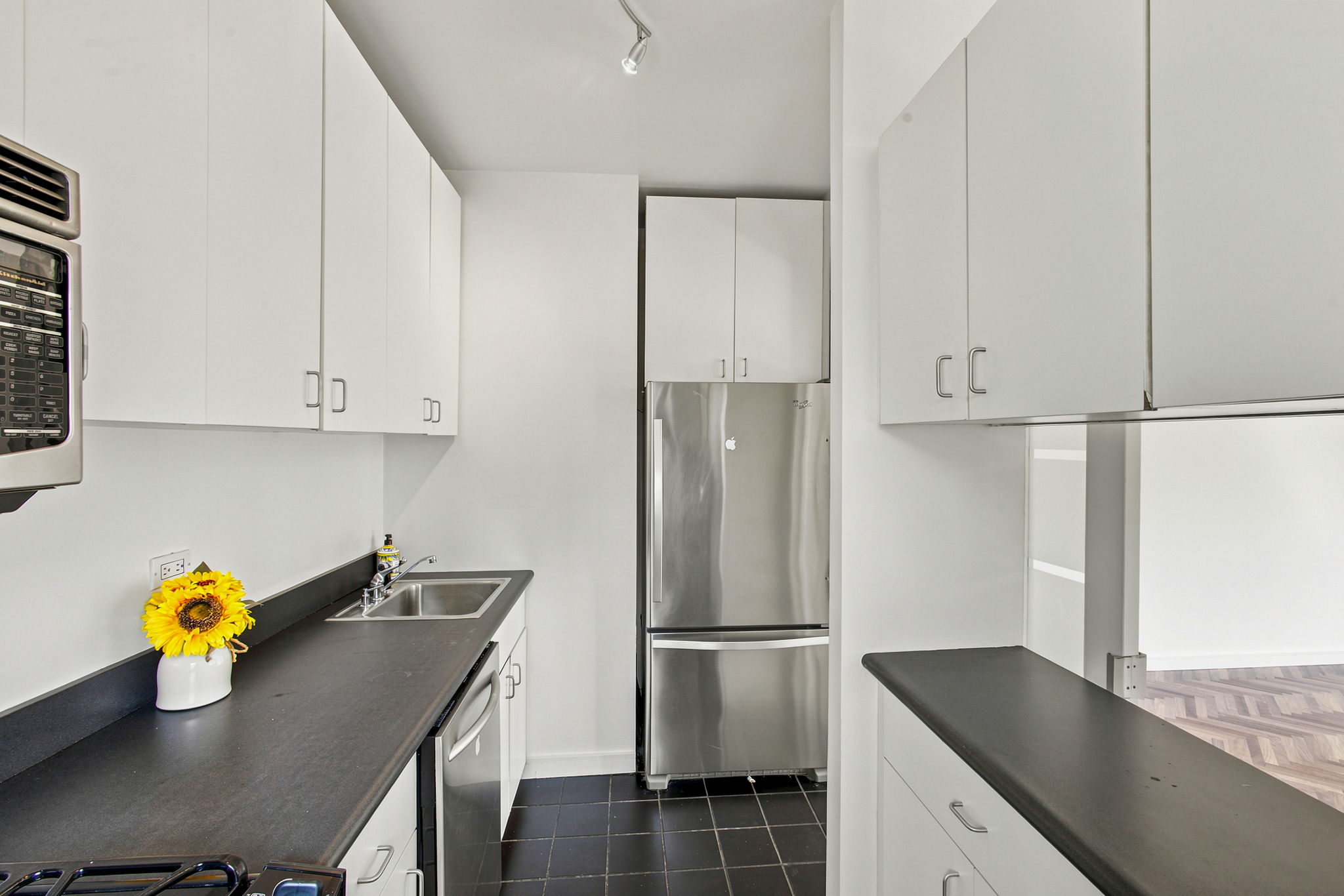 360 East 88th Street, Unit 9B Manhattan, NY 10128 - Photo 7 of 25