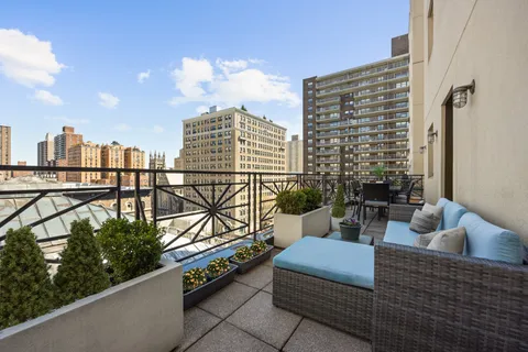 $2,950,000 | 203 West 90th Street, Unit 7H | Upper West Side