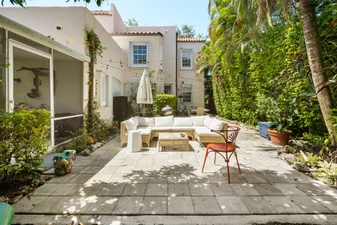 $2,200,000 | 524 West 47th Street, Miami Beach, FL 33140