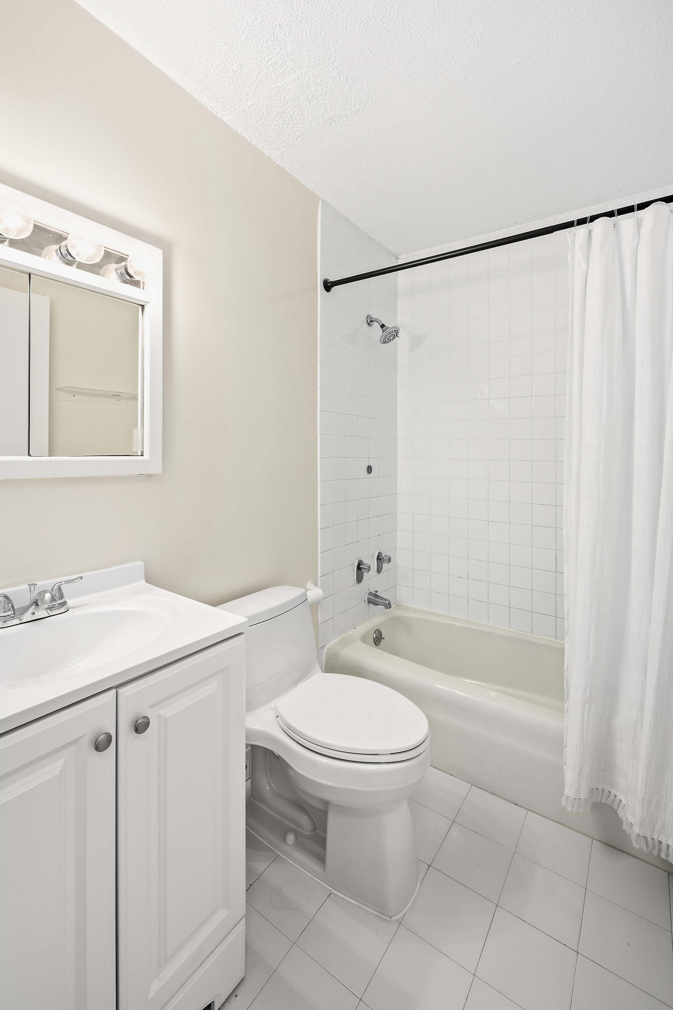 301 East 79th Street, Unit 24L Manhattan, NY 10075 - Photo 6 of 14