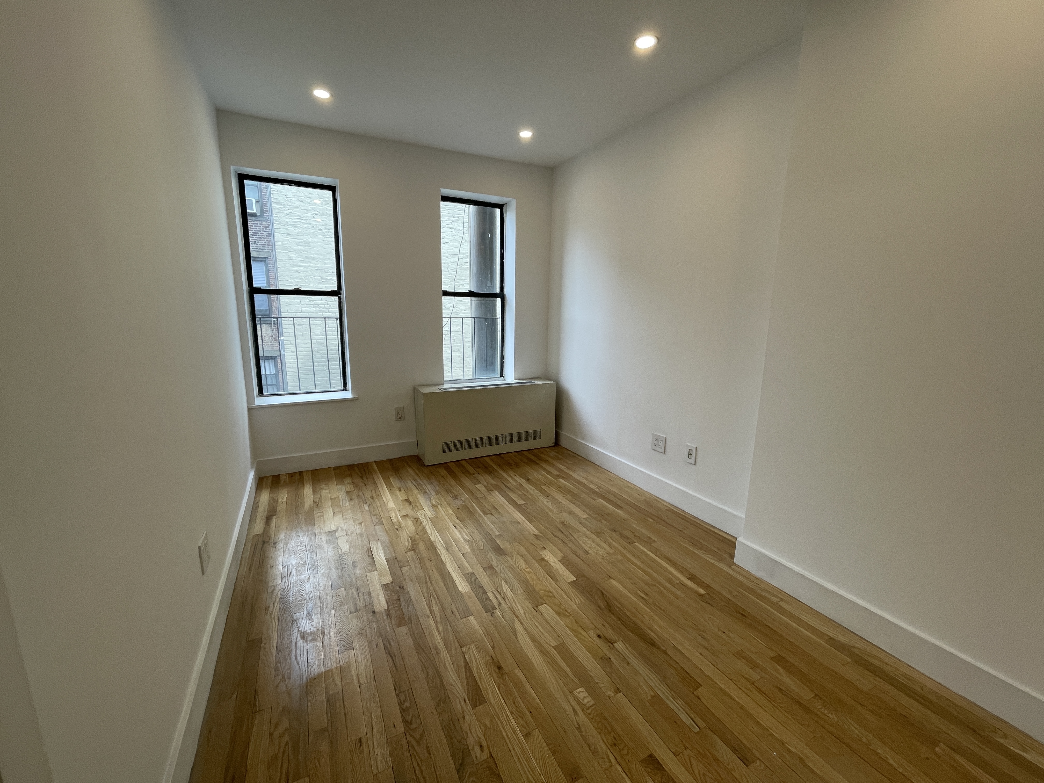 1582 York Avenue, Unit 4C Manhattan, NY 10028 - Photo 4 of 6
