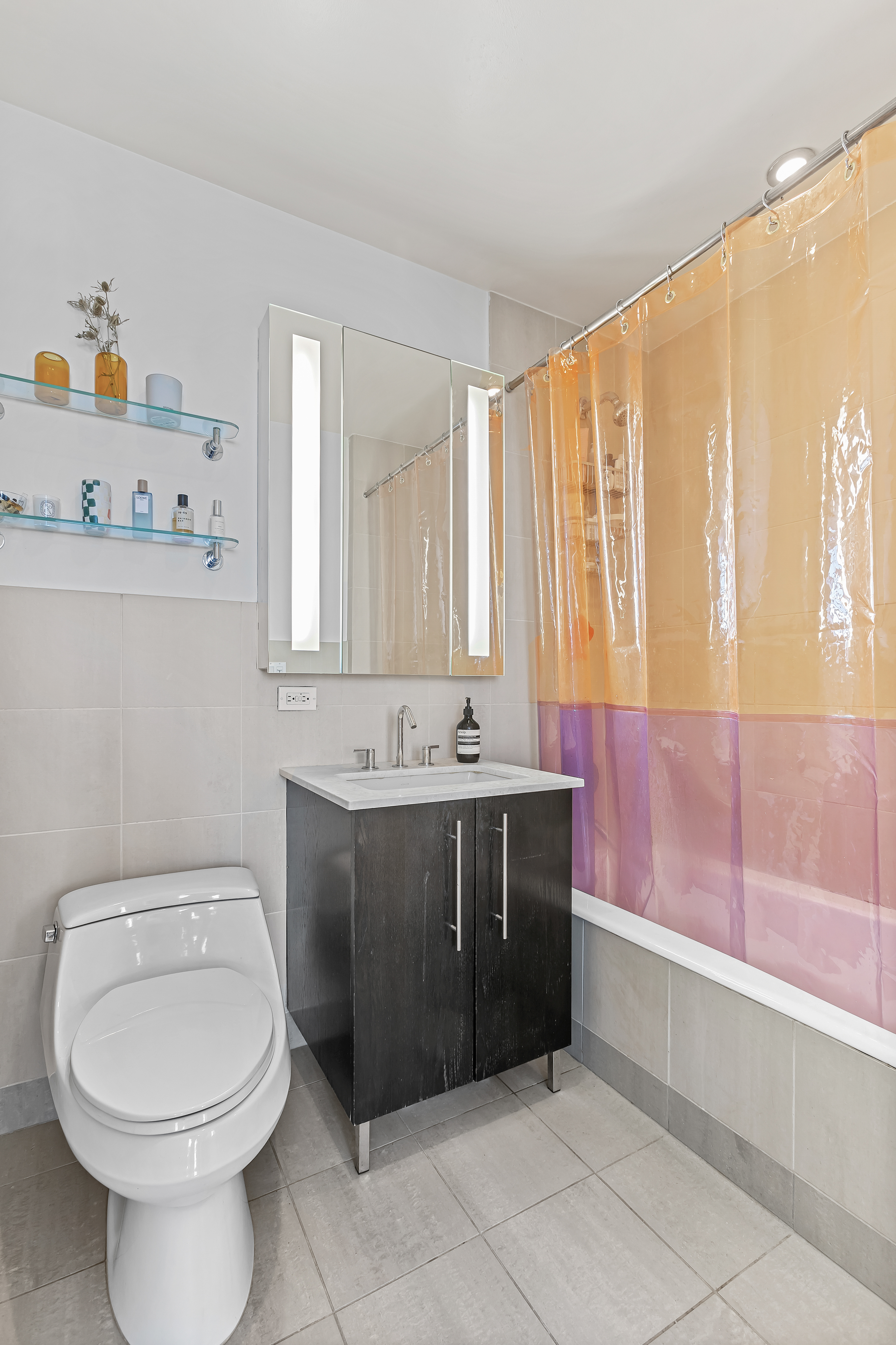 1 Northside Piers, Unit 23A Brooklyn, NY 11249 - Photo 4 of 5 a bathroom with a sink a toilet and bathtub