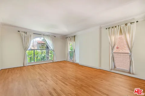 $1,995,000 | 251 North Kenmore Avenue, Los Angeles, CA 90004