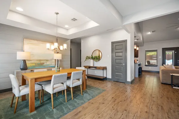 $949,500 | 1614 South College Street, Georgetown, TX 78626