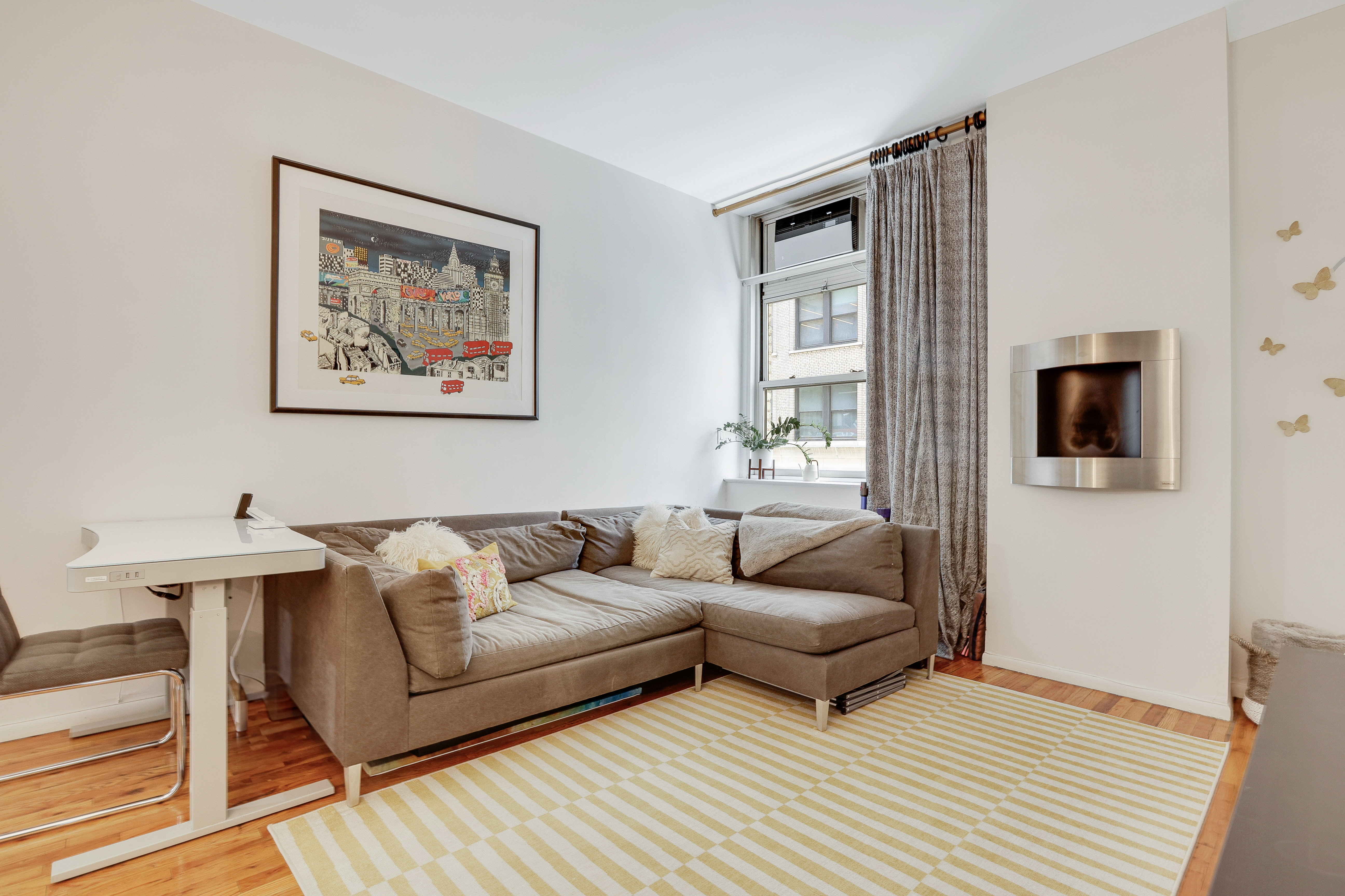 159 Madison Avenue, Unit 4G Manhattan, NY 10016 - Photo 3 of 14 a living room with furniture and a flat screen tv