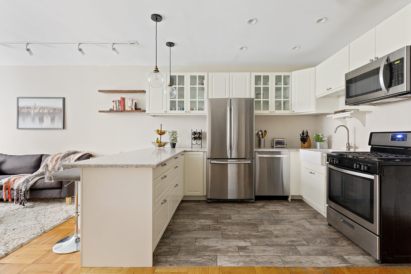 235 West 70th Street, Unit 1D Manhattan, NY 10023 - Photo 2 of 8