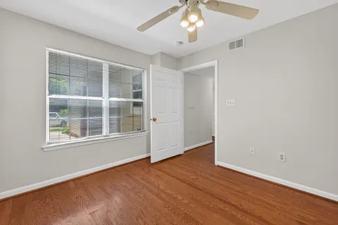 $325,000 | 925 Hillside Lake Terrace, Unit 210, Gaithersburg, MD 20878