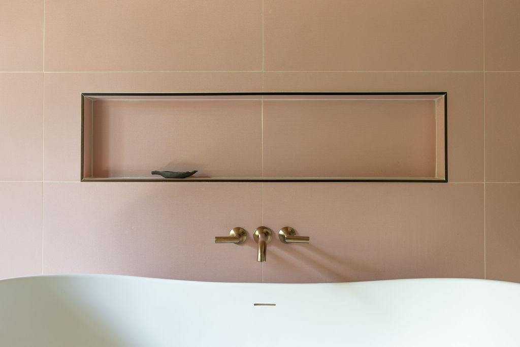 400 Inwood Road Austin, TX 78746 - Photo 31 of 43 a bathroom with a bathtub