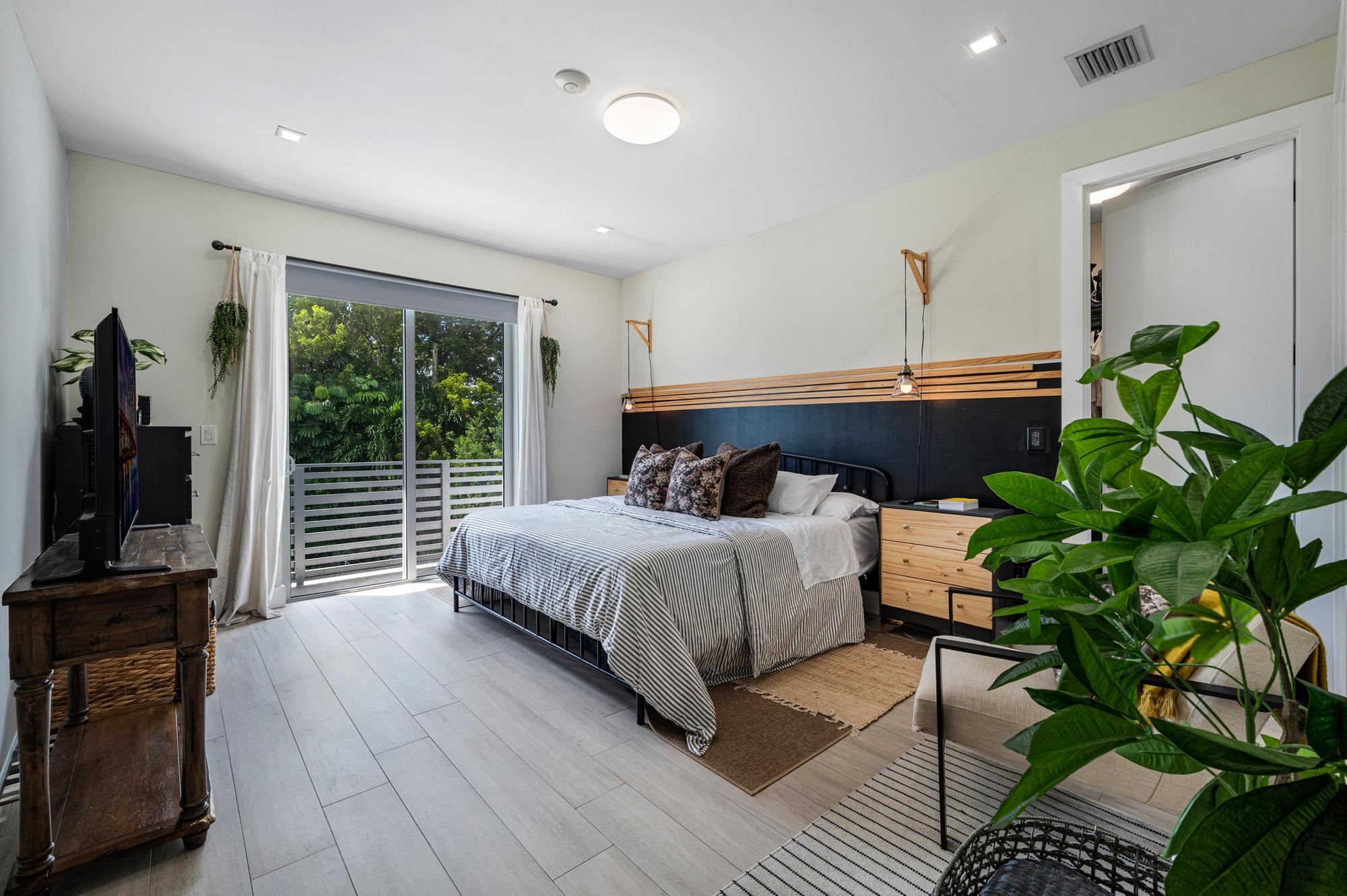 3448 Southwest 23rd Street Miami, FL 33145 - Photo 14 of 41 Gallery Image 14