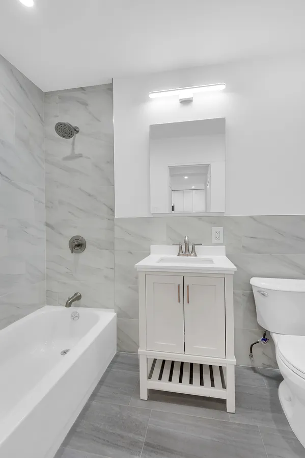 $5,000 | 165 Christopher Street, Unit 6M | West Village