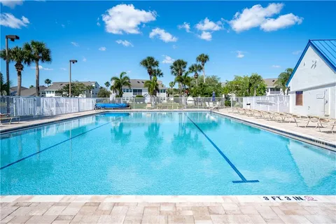 $179,900 | 1960 Westminster Circle, Unit 2, Vero Beach, FL 32966