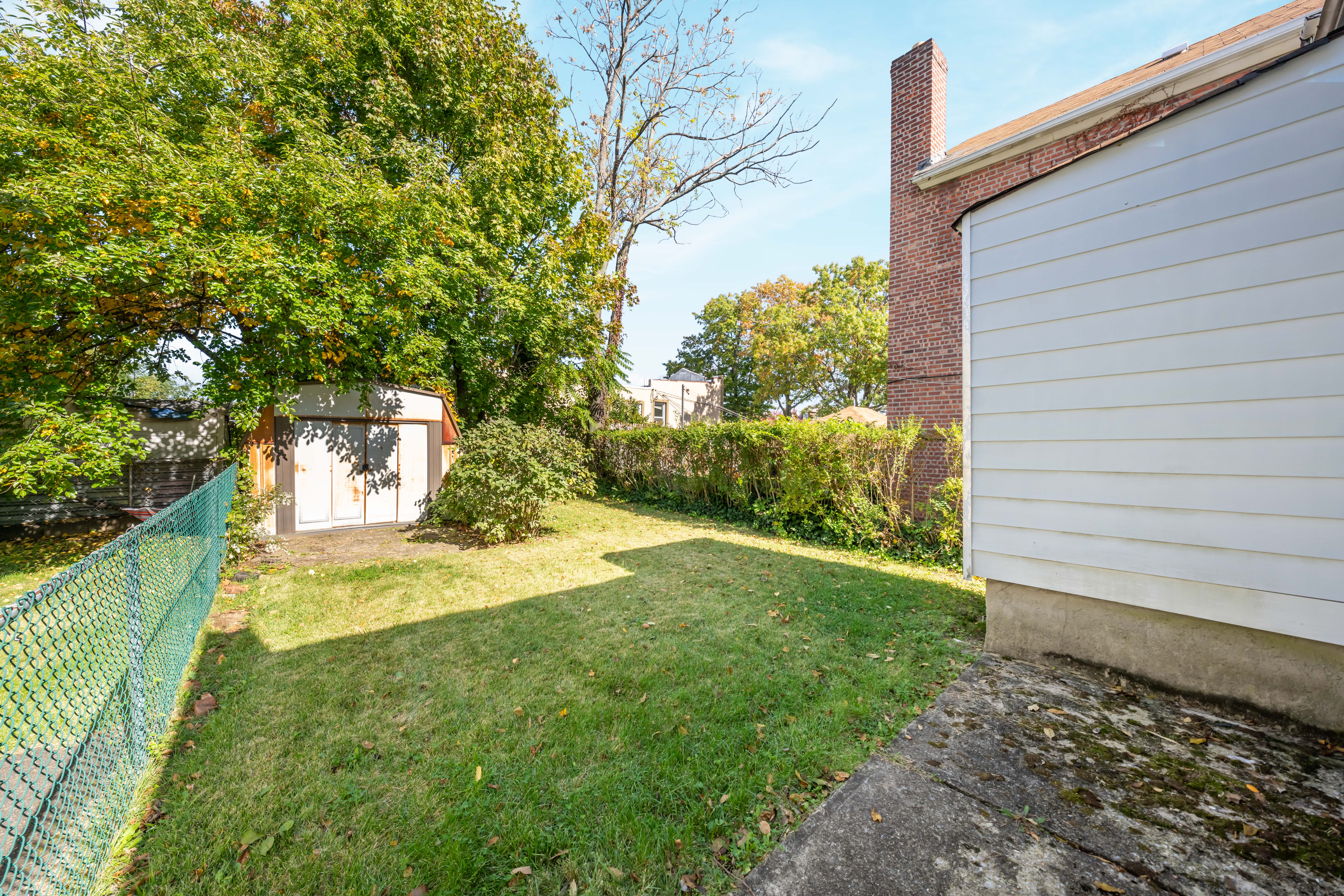 1085 Arnow Avenue Bronx, NY 10469 - Photo 14 of 16 a view of a backyard with plants