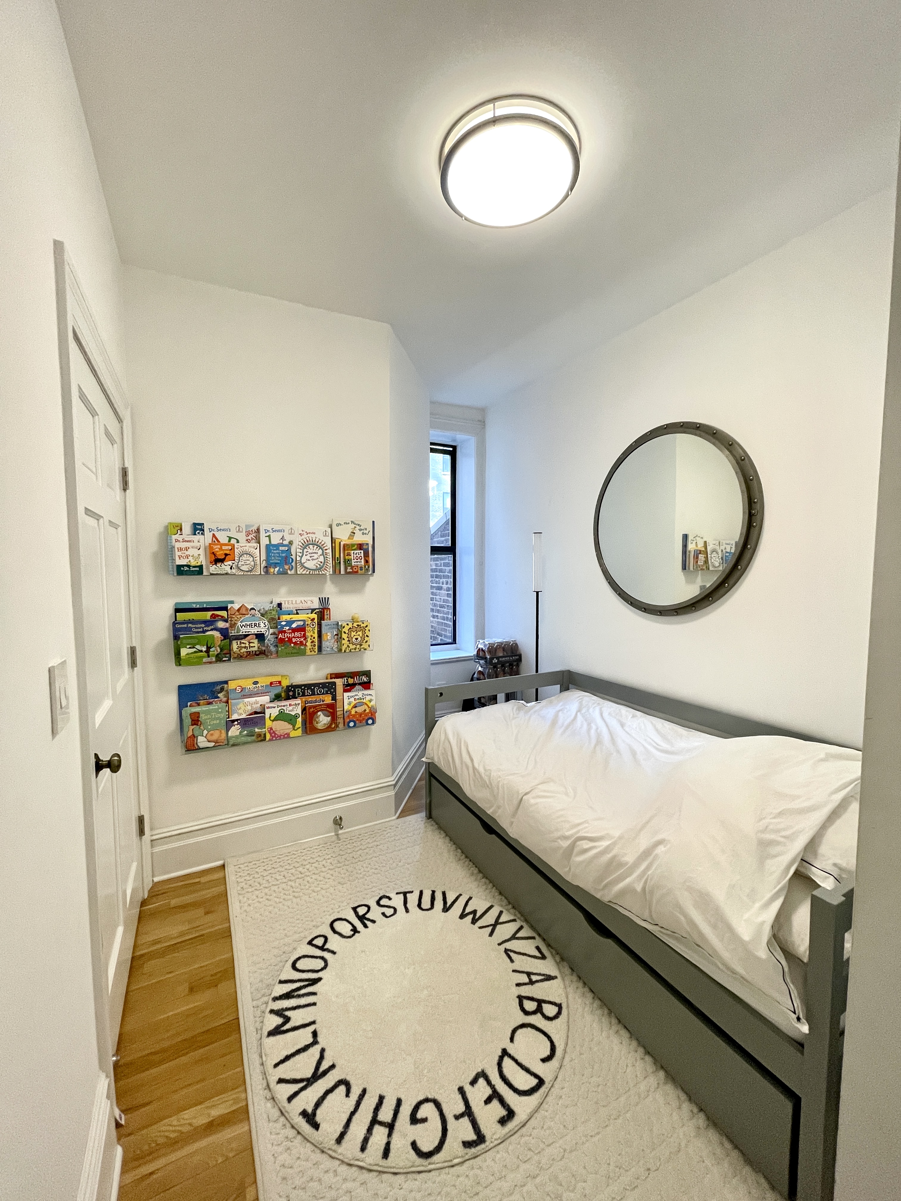 203 West 90th Street, Unit 6B Manhattan, NY 10024 - Photo 14 of 22 a room with a bed and a mirror