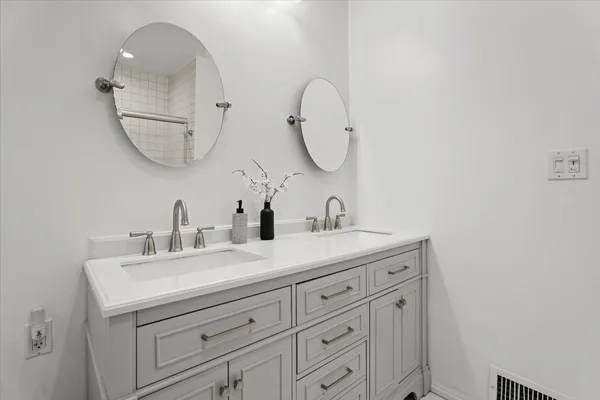 $1,999,000 | 14440 Valley Vista Boulevard, Sherman Oaks, CA 91423