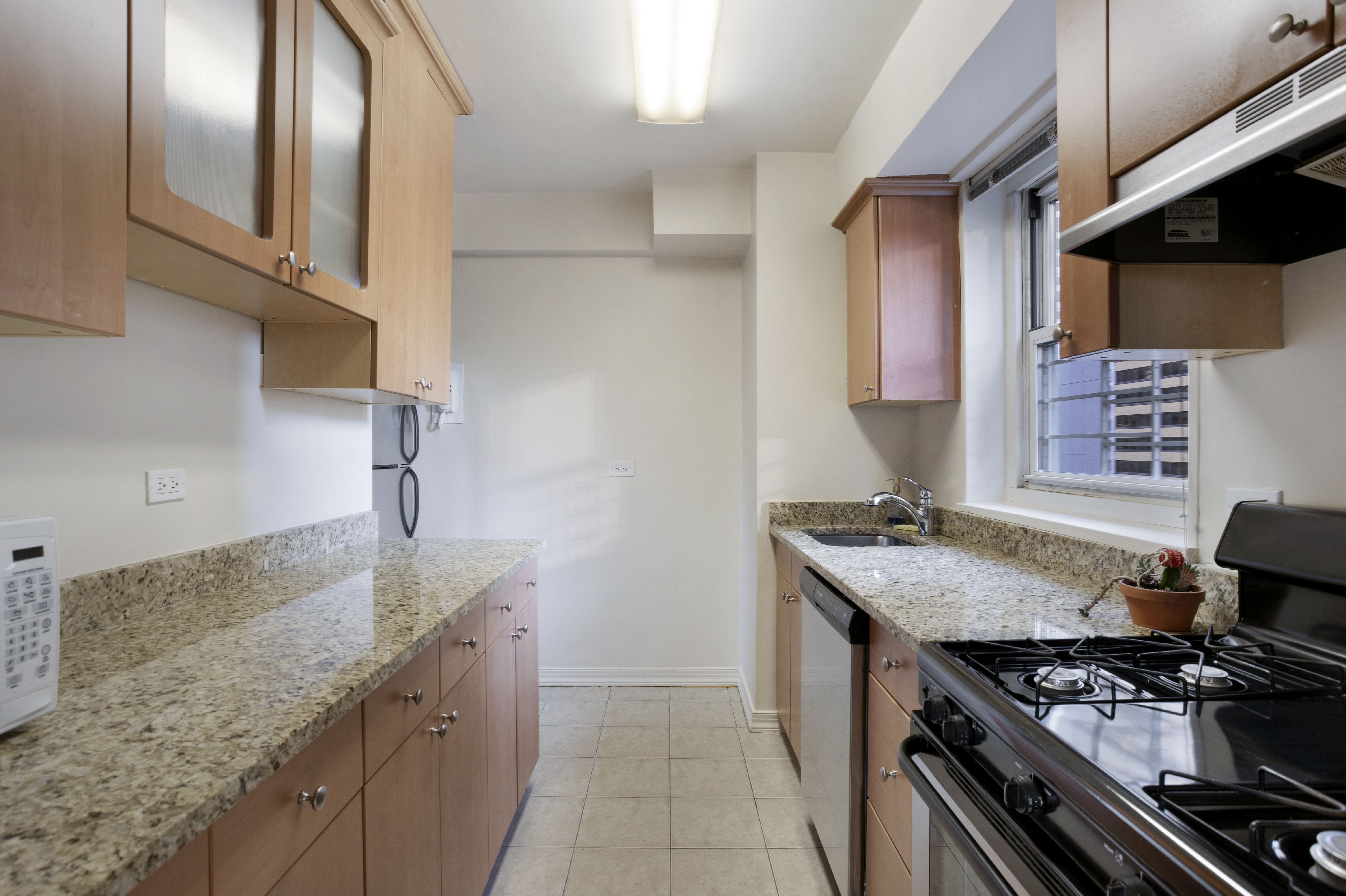159 West 53rd Street, Unit 35E Manhattan, NY 10019 - Photo 5 of 9