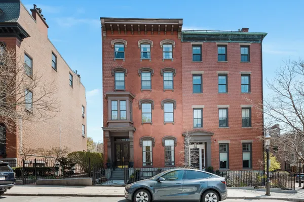 $3,850 | 2 Monument Square, Unit 5, Charlestown, MA 02129