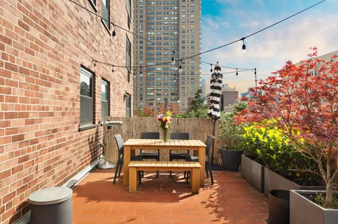 $1,795,000 | 63 East 9th Street, Unit 8X | Greenwich Village