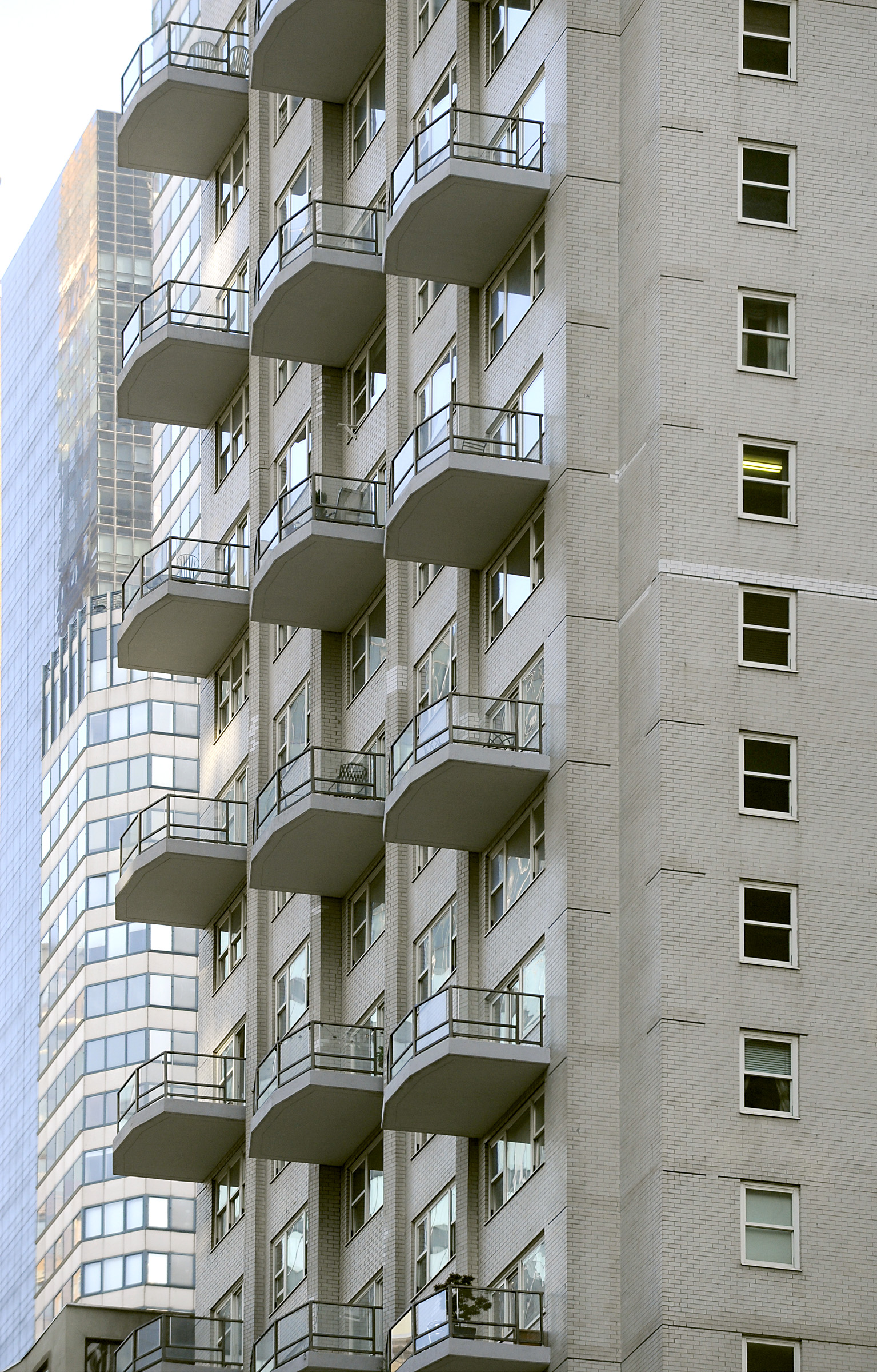 159 West 53rd Street, Unit 18A Manhattan, NY 10019 - Photo 7 of 9