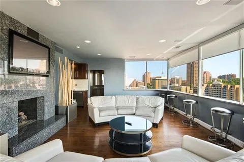 $235,000 | 803 West 48th Street, Unit 605, Kansas City, MO 64112