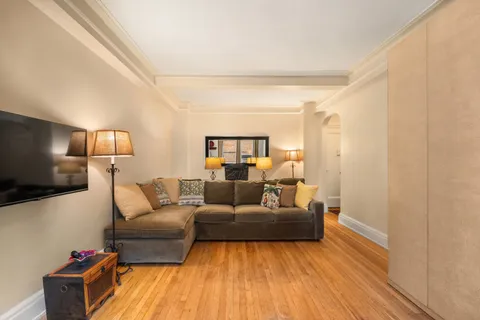 $439,000 | 7 Park Avenue, Unit 10B | Murray Hill