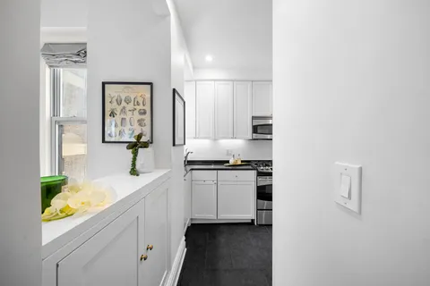$2,500,000 | 25 5th Avenue, Unit 12F | Greenwich Village