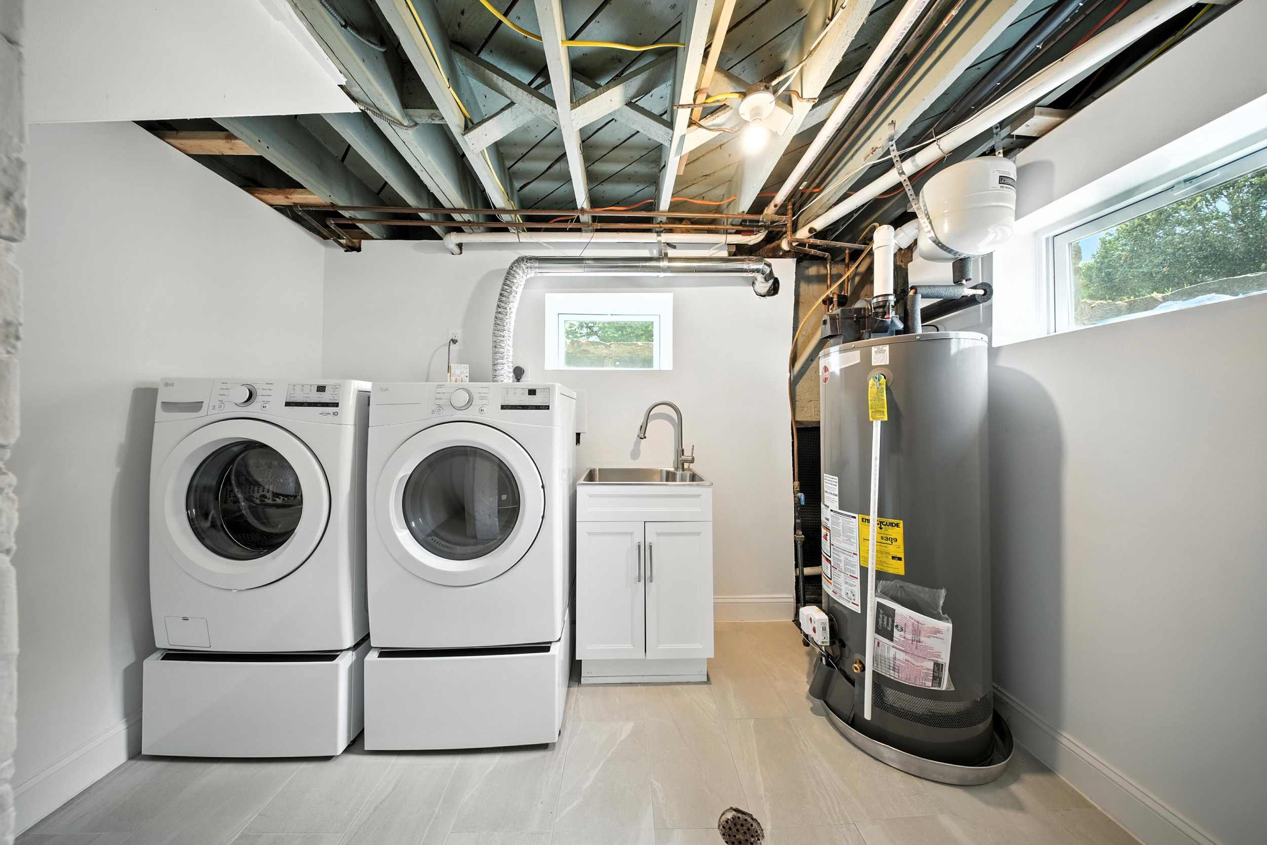 4505 Park Road Alexandria, VA 22312 - Photo 67 of 80 a utility room with dryer and washer