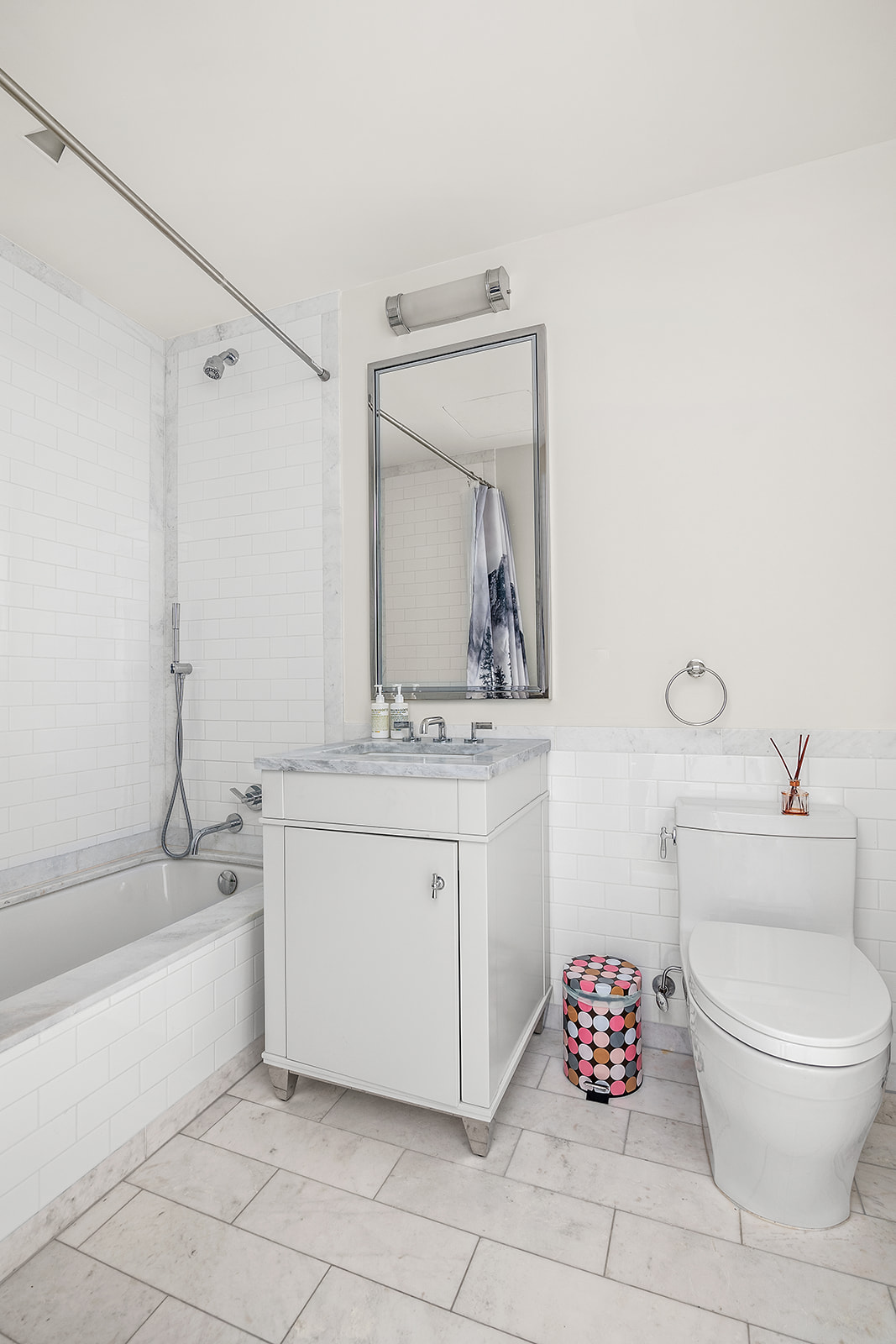 250 West 81st Street, Unit 4A Manhattan, NY 10024 - Photo 13 of 26 a bathroom with a toilet sink vanity tub and mirror