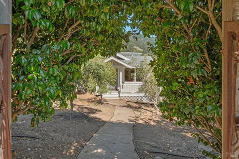 $3,680,000 | 40 Laurel Avenue, Stinson Beach, CA 94970