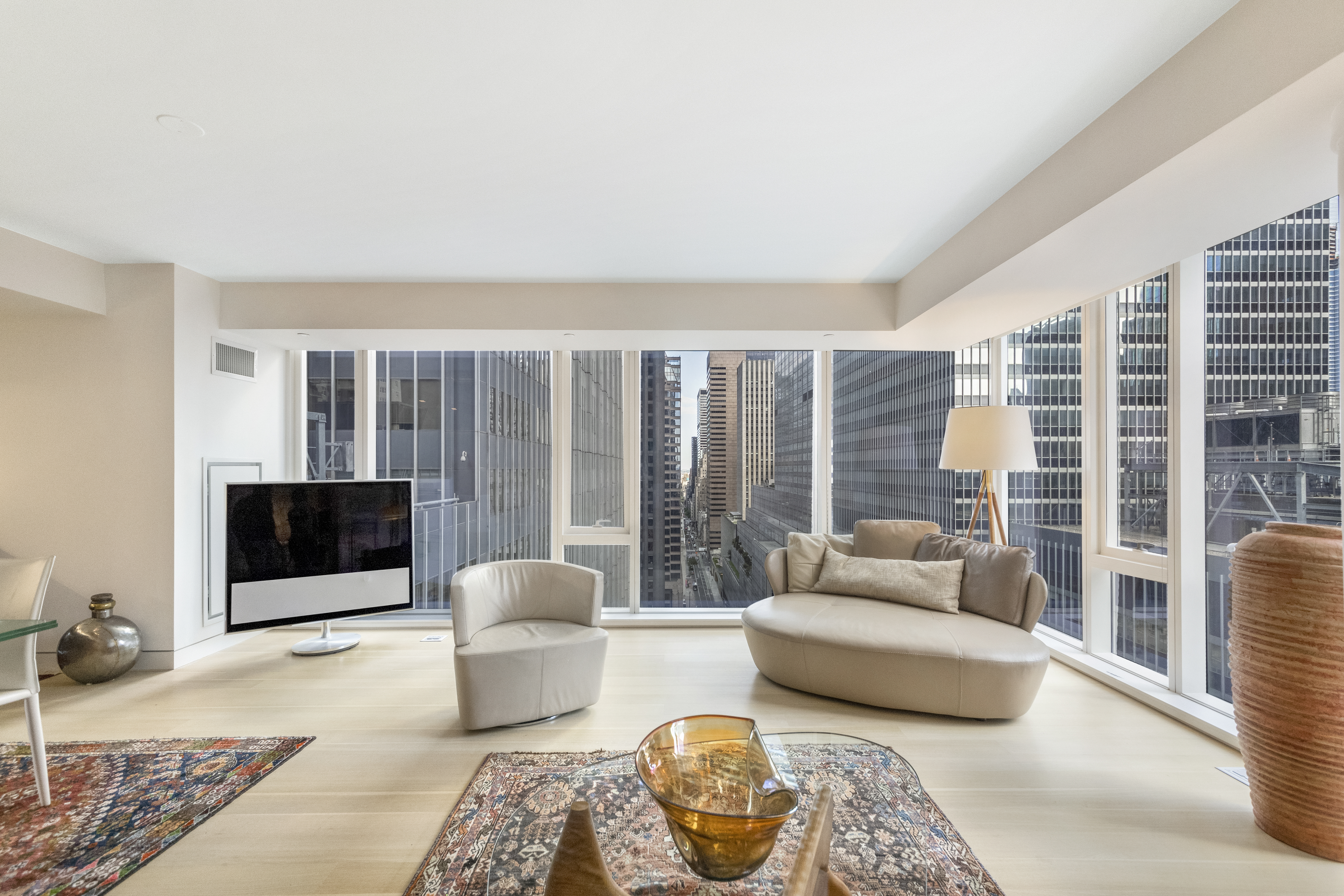 135 West 52nd Street, Unit 23C Manhattan, NY 10019 - Photo 5 of 18