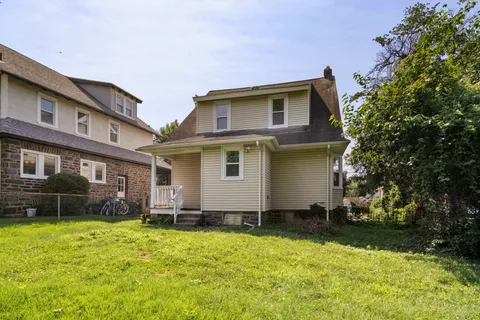 Contact Agent | 410 Oxford Road, Havertown, PA 19083