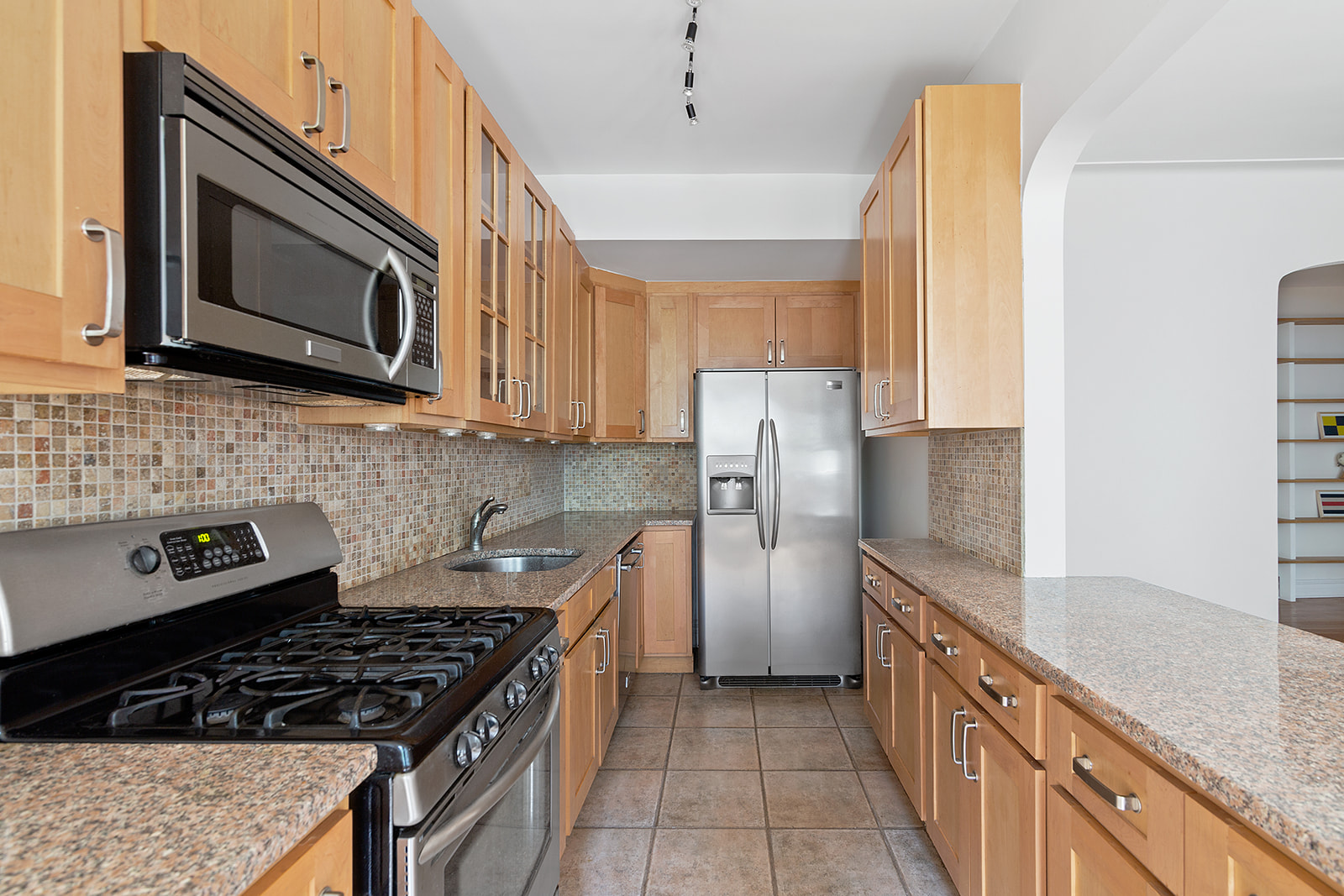 79-15 35th Avenue, Unit 2B Queens, NY 11372 - Photo 4 of 10