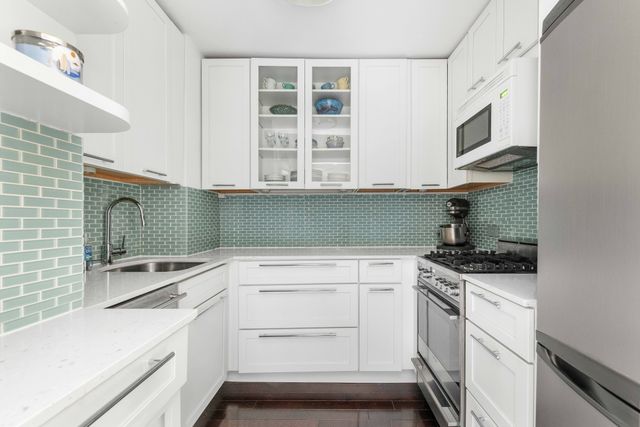 $800,000 | 333 East 79th Street, Unit 15W | Upper East Side