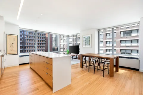 $1,820,000 | 303 East 33rd Street, Unit 7N | Kips Bay