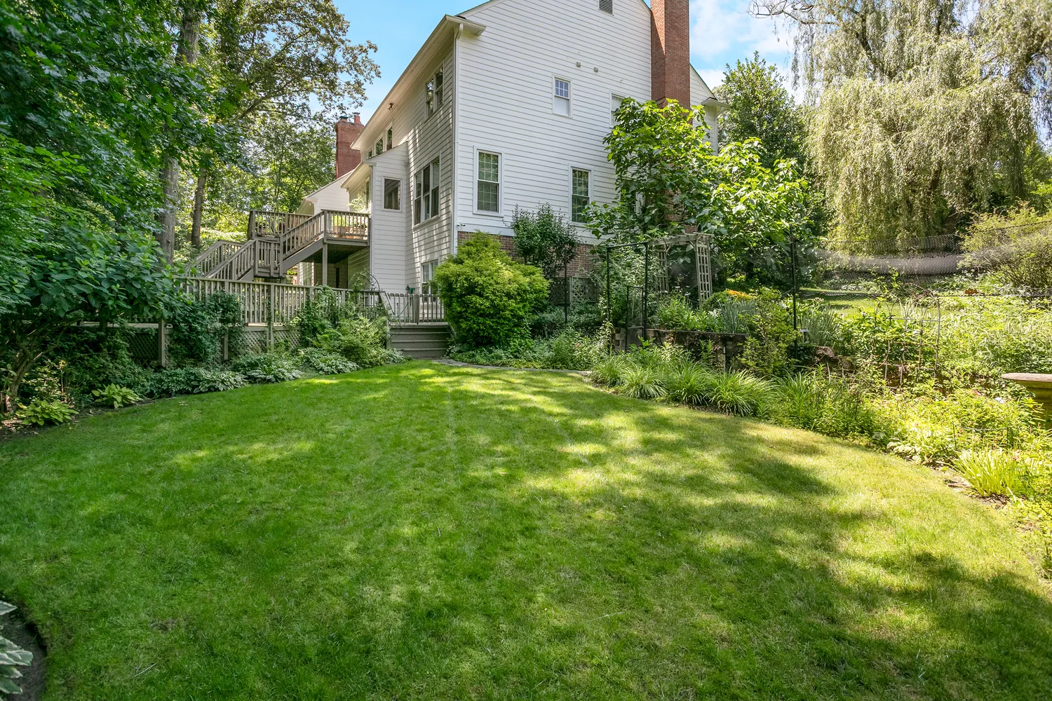 a house view with a outdoor space