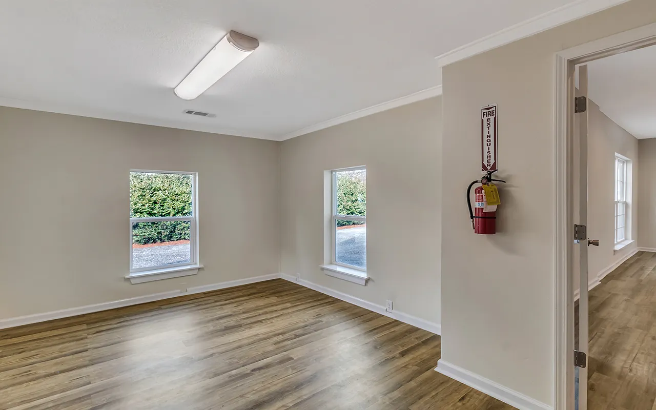 $4,268 | 406 Highway 80, Unit A, Bloomingdale, GA 31302