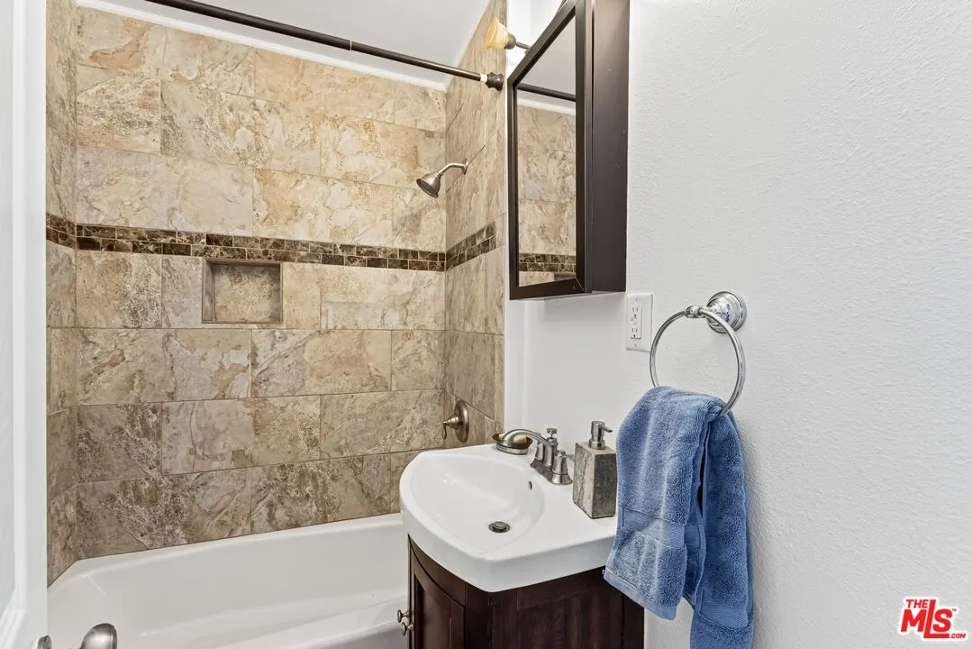 $1,400,000 | 3627 Olympiad Drive, View Park, CA 90043