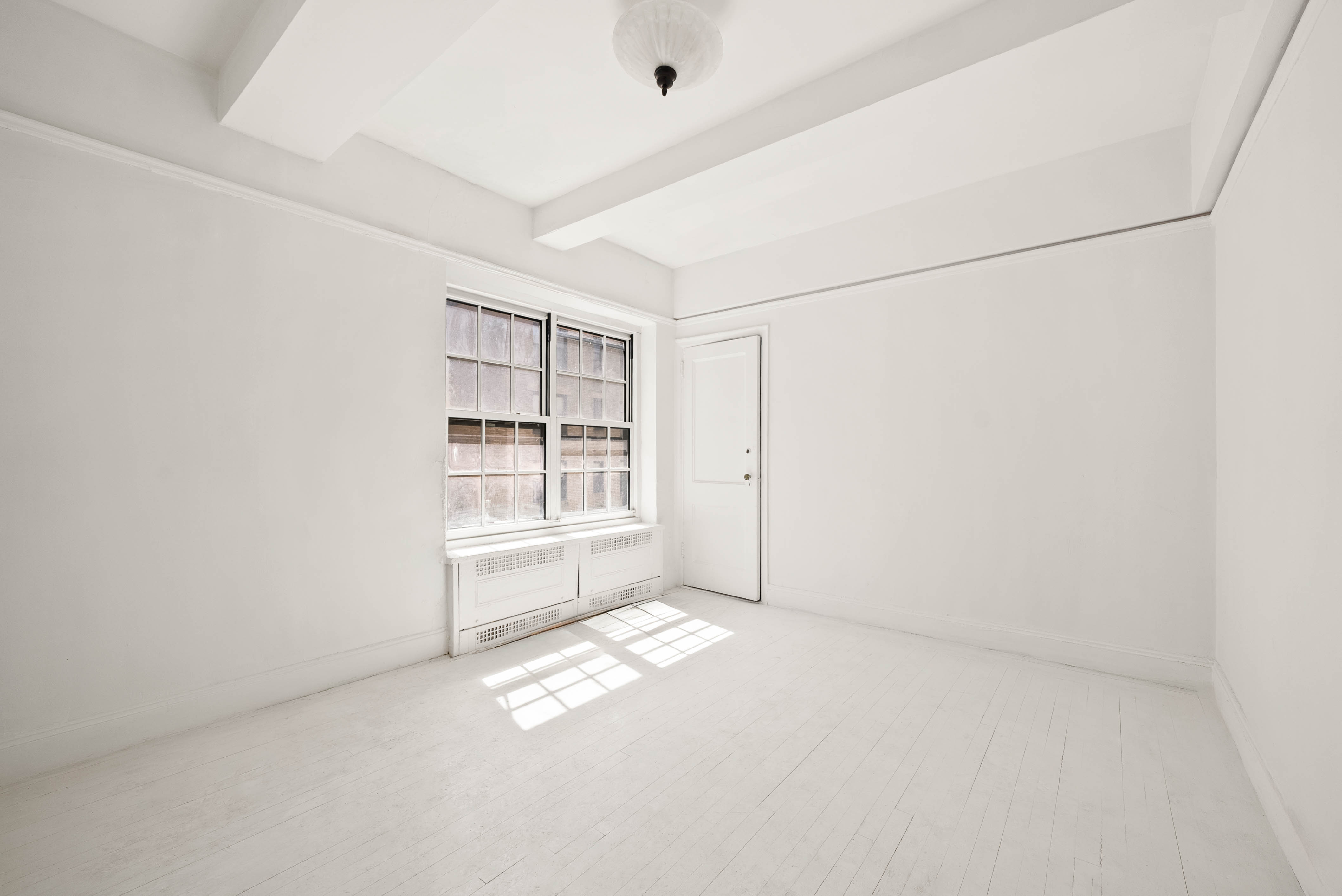 12 East 88th Street, Unit PH11/12B Manhattan, NY 10128 - Photo 4 of 22 an empty room with windows