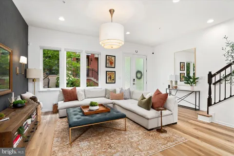$965,000 | 128 Cambria Walk, Alexandria, VA 22304